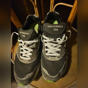EUC New Balance sneakers/shoes.